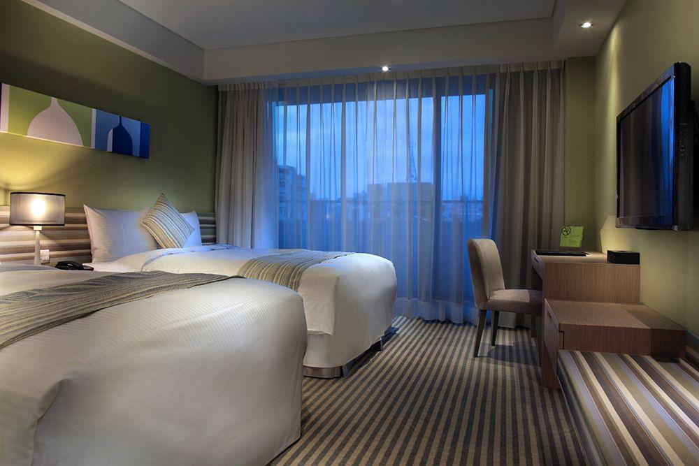 Park City Hotel Central Тайджун Екстериор снимка
