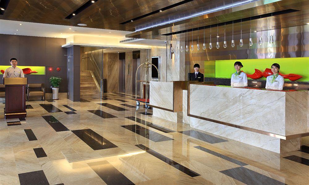 Park City Hotel Central Тайджун Екстериор снимка