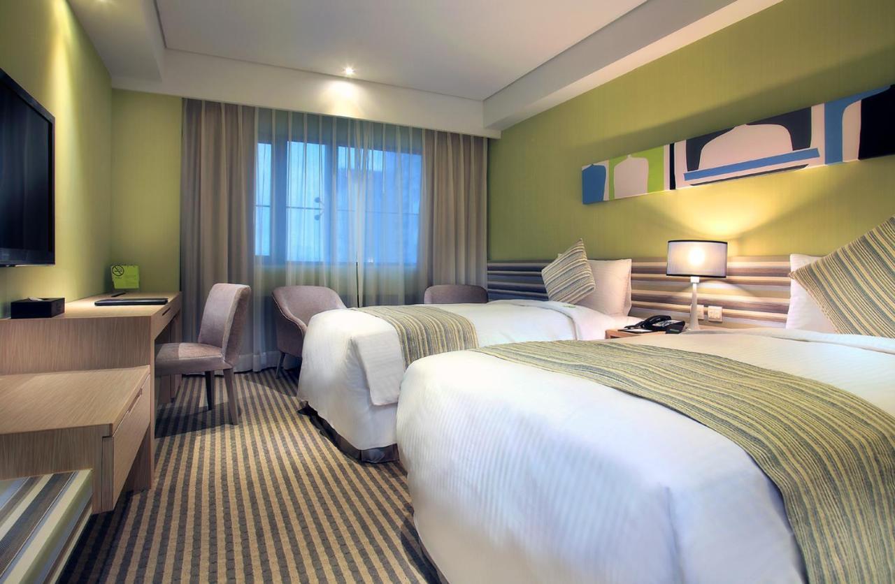 Park City Hotel Central Тайджун Екстериор снимка