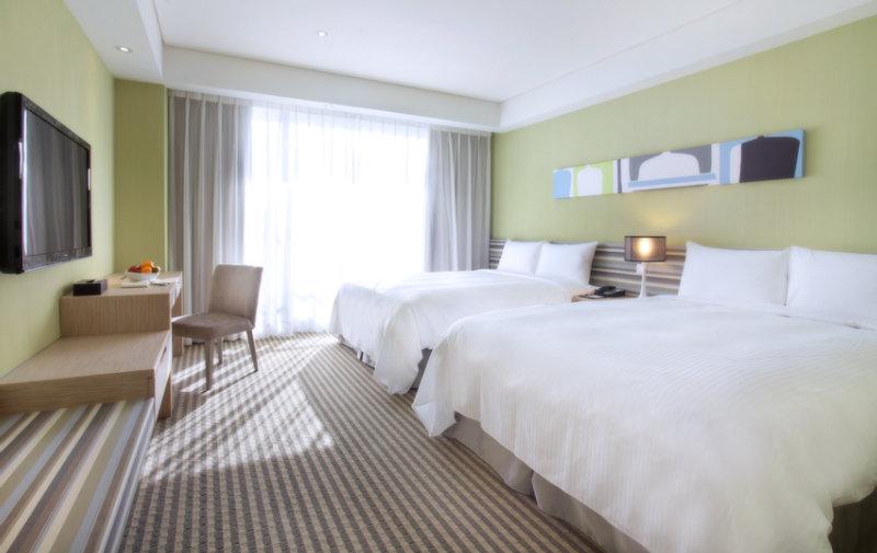Park City Hotel Central Тайджун Екстериор снимка