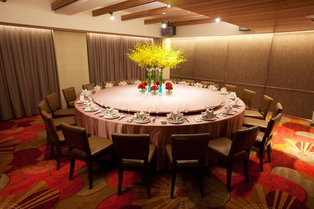 Park City Hotel Central Тайджун Екстериор снимка