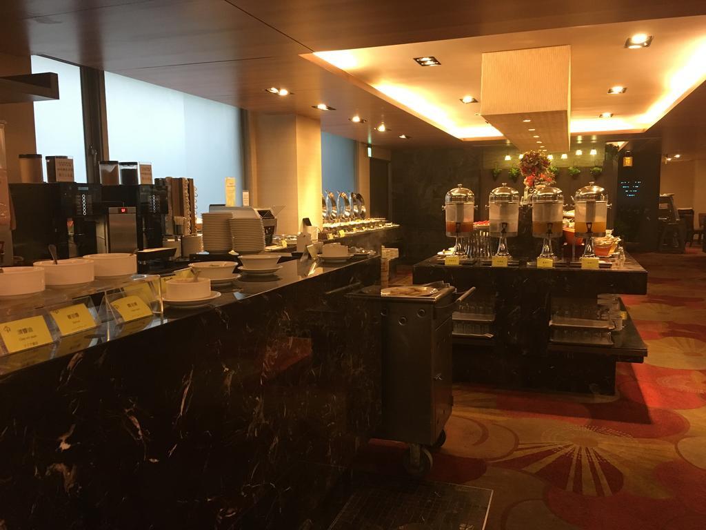 Park City Hotel Central Тайджун Екстериор снимка