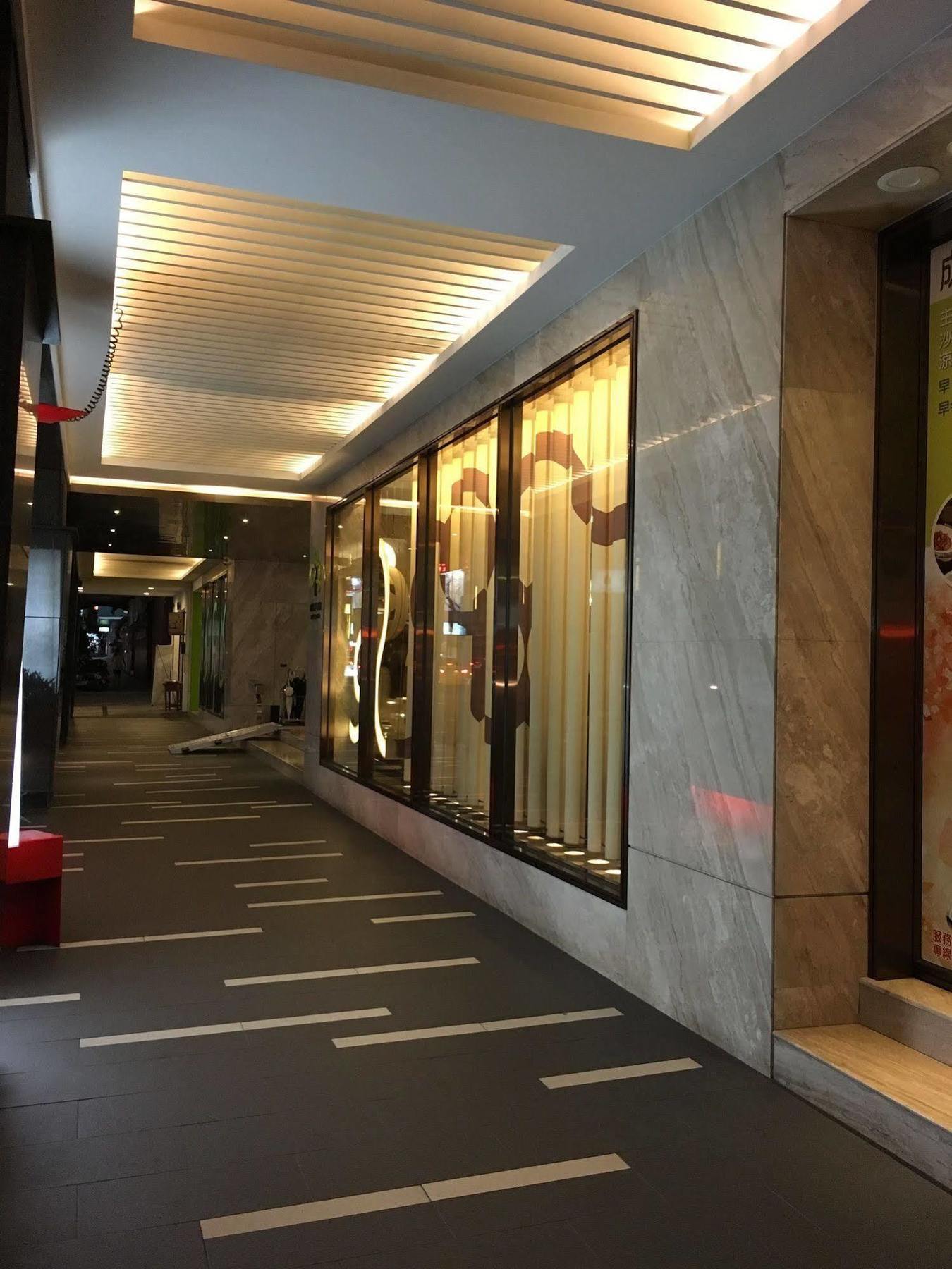Park City Hotel Central Тайджун Екстериор снимка