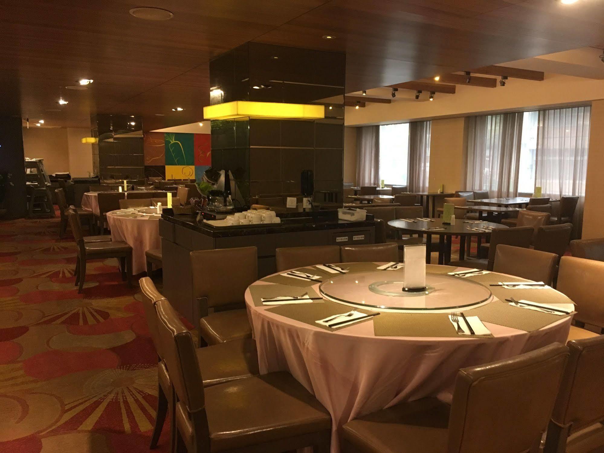 Park City Hotel Central Тайджун Екстериор снимка