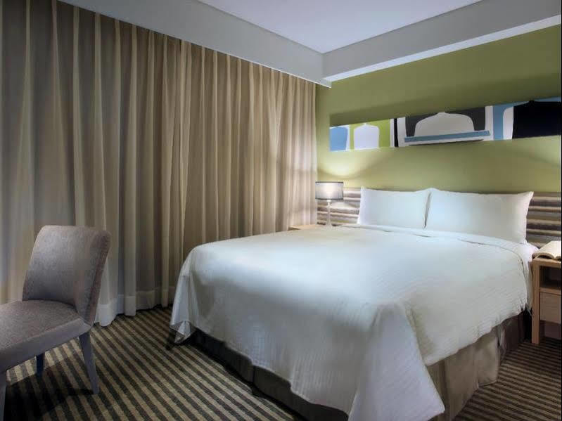 Park City Hotel Central Тайджун Екстериор снимка