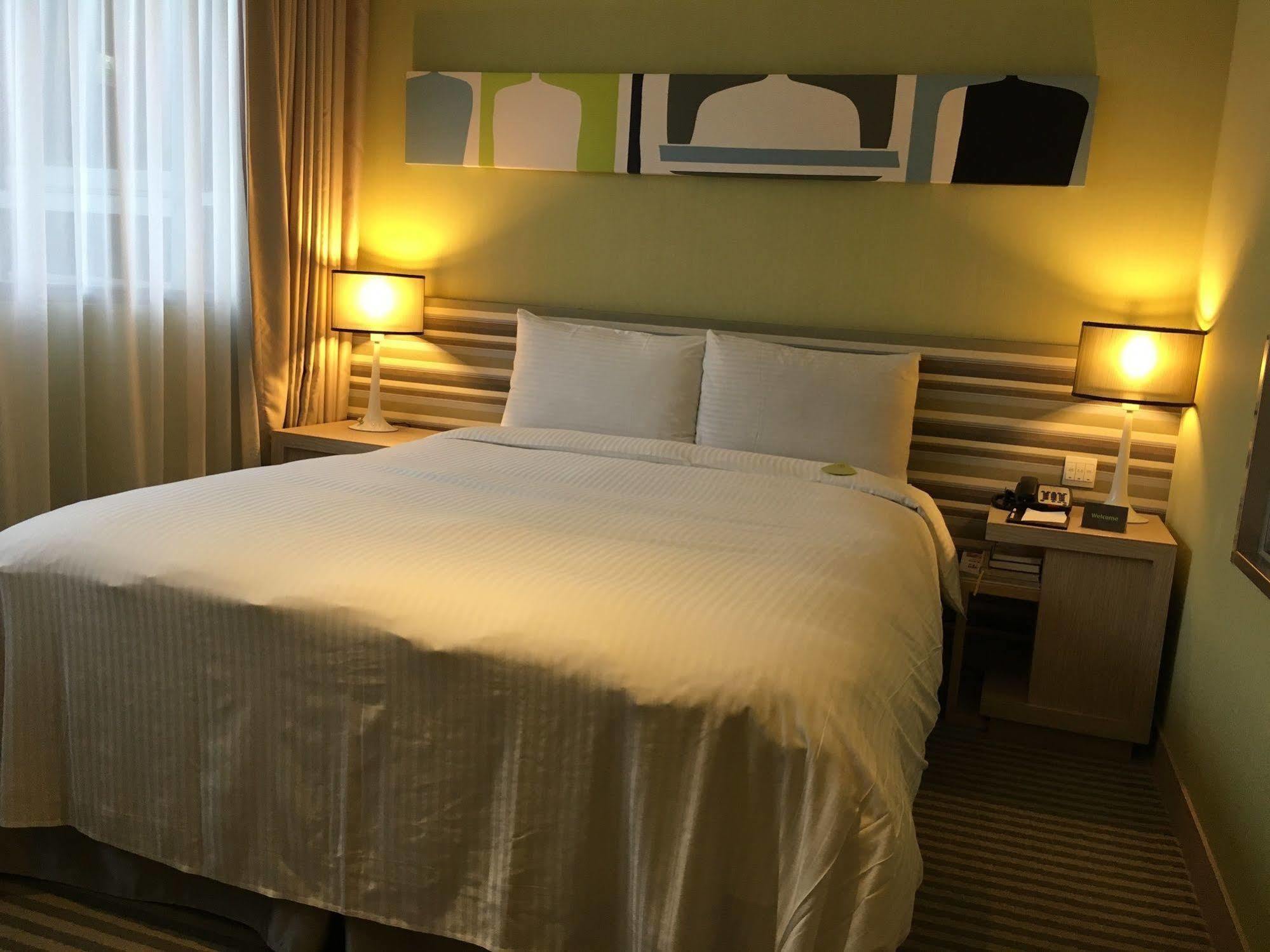 Park City Hotel Central Тайджун Екстериор снимка
