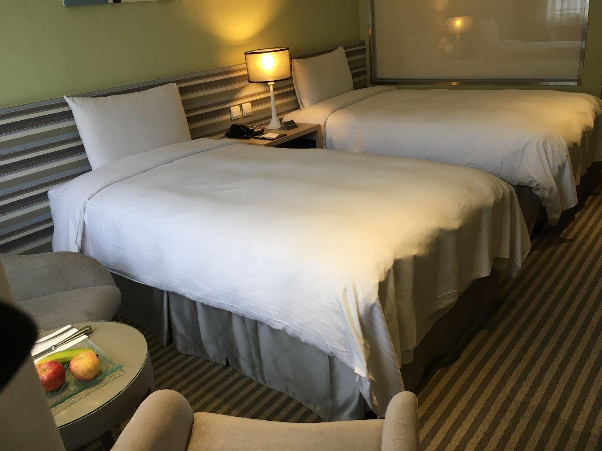 Park City Hotel Central Тайджун Екстериор снимка
