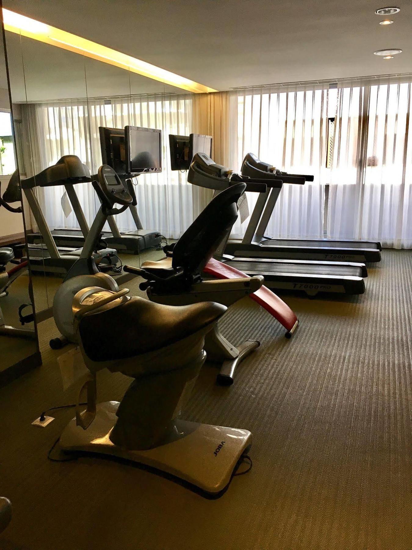Park City Hotel Central Тайджун Екстериор снимка