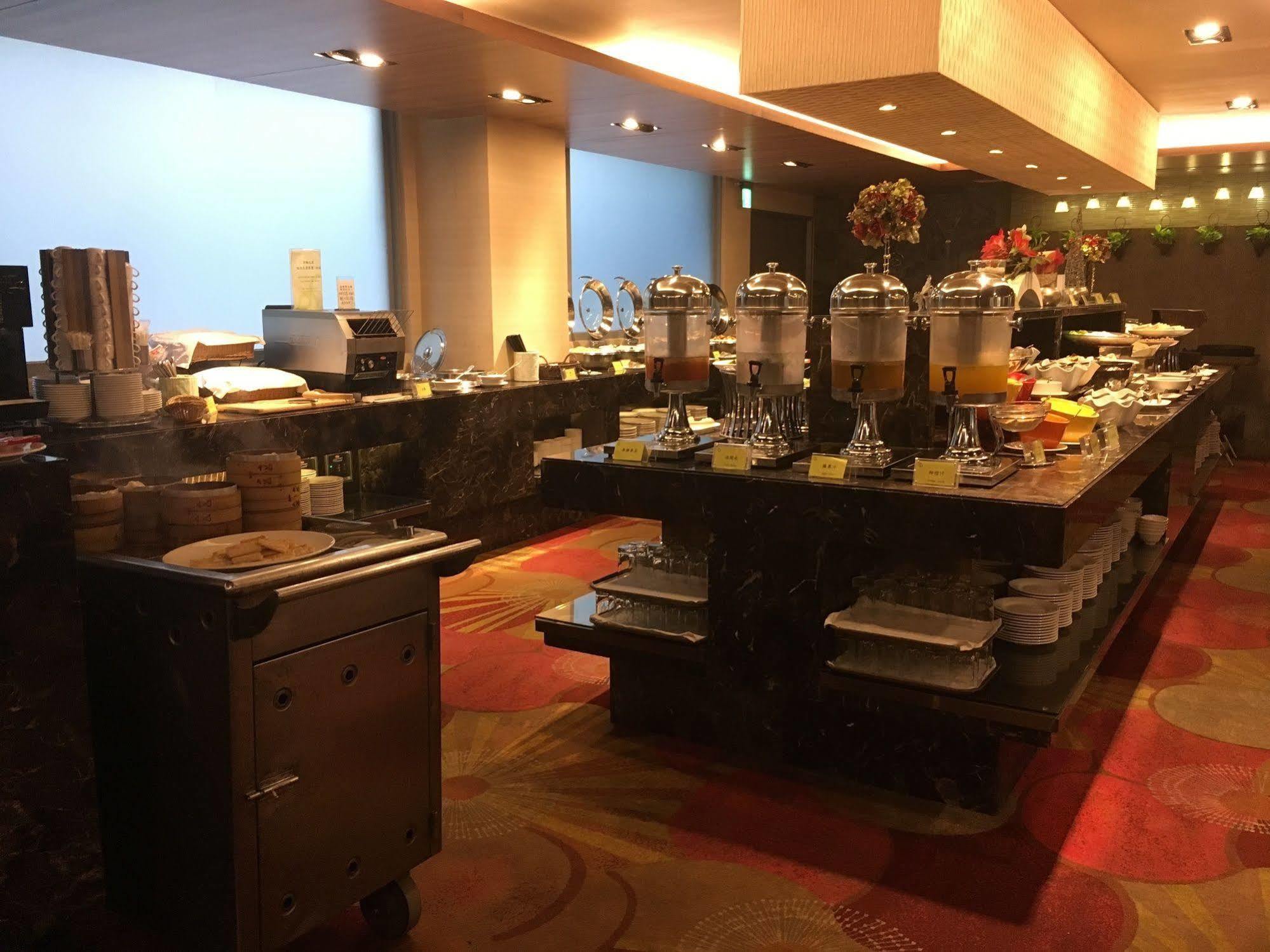 Park City Hotel Central Тайджун Екстериор снимка