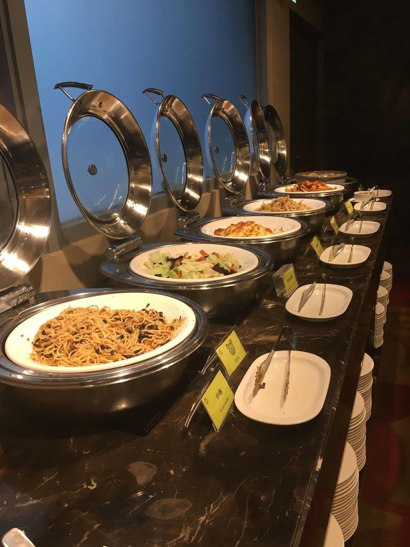 Park City Hotel Central Тайджун Екстериор снимка